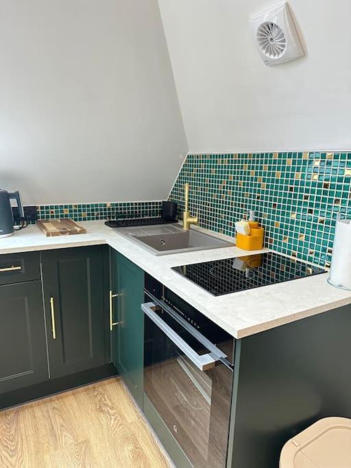 The Loft At Orchard House- Strictly No Parties Apartment